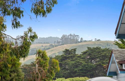 Half Moon Bay House | Montara Penthouse Elevated Comfort Above Downtown Half Moon Bay