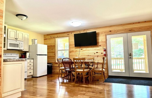 Hartshorn Cabin | Montauk Valley Cabins, Montauk Valley Cabins-2 Miles From Montauk State Park