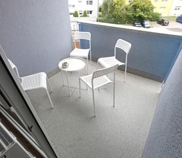 Langenfeld Apartment | Monteurwohnung Ferienwohnung Business Appartement rechts Langenfeld