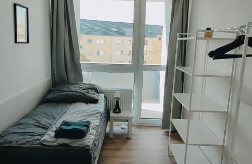 Langenfeld Apartment | Monteurwohnung Ferienwohnung Business Appartement rechts Langenfeld