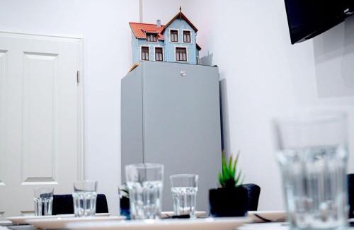 Ahrensburg Apartment | Monteurwohnung-in-Villa-8-Betten-WLAN-TV-Einbaukueche-Ahrensburg-Zentrum-Naehe-Hamburg-OD06a