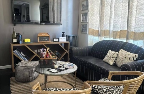 Montgomery House | Montgomery Cozy Cultural Hub downtown walkable . sleeps 15