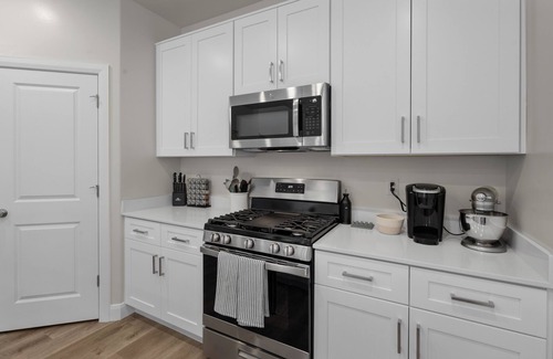 Ivins House | Monthly Azalea Escape|Community pool and hot tub, grill, Smart Tvs