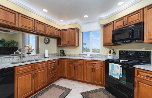 Mid Island Condo | Monthly Discount! Ocean Harbor: Balcony, Wet Bar, Beach Views