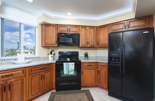 Mid Island Condo | Monthly Discount! Ocean Harbor: Balcony, Wet Bar, Beach Views