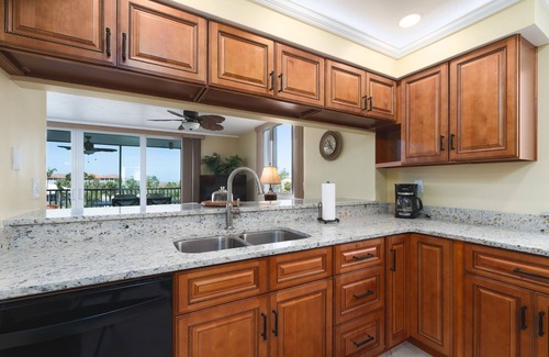 Mid Island Condo | Monthly Discount! Ocean Harbor: Balcony, Wet Bar, Beach Views