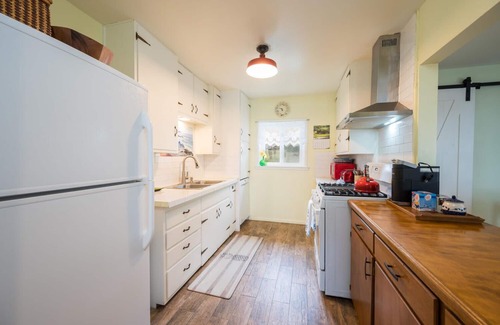 Park Hill Cottage | Monthly, Oceanfront 2 bed/2 bath Cottage on Park Hill with Stunning Views!