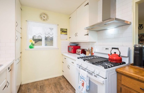 Park Hill Cottage | Monthly, Oceanfront 2 bed/2 bath Cottage on Park Hill with Stunning Views!