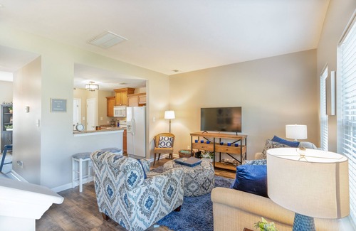Madison House | Monthly rental Madison Townhome 2/2.5- close to Arsenal Gate 7, Town Madison