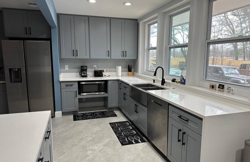 Memphis House | MONTHLY STAYS -Massive 13 BR Private Pool, Hot Tub, Casita- Abundant Parking