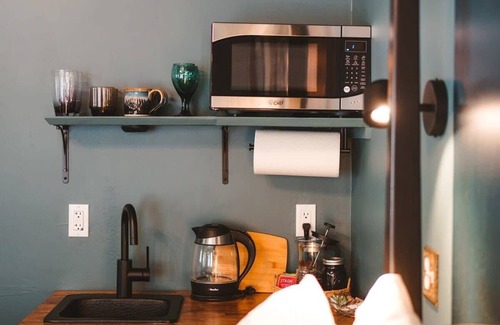 Historic Railroad District House | Moody Ashland Escape: Luxe Suite, Copper Tub