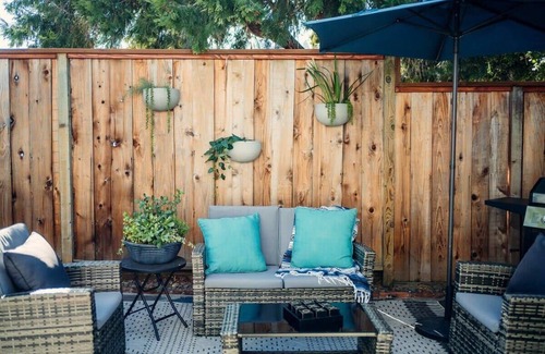 Historic Railroad District House | Moody Ashland Escape: Luxe Suite, Copper Tub