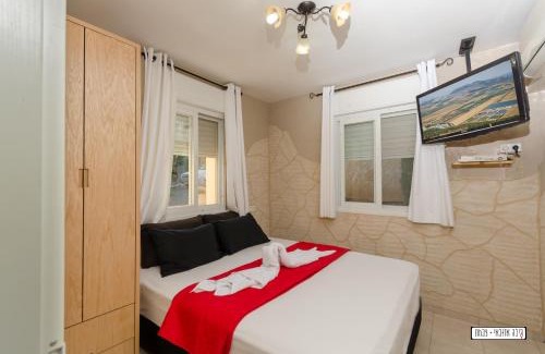 Yavne'el Cabin | Moon Light Yavneʼel