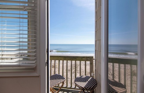 Edisto Island House | Moon Tide|Oceanfront Showplace|Dog Friendly|Elevator|Rooftop Deck|Family-Friendly Amenities