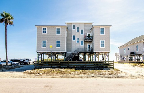 Edisto Island House | Moon Tide|Oceanfront Showplace|Dog Friendly|Elevator|Rooftop Deck|Family-Friendly Amenities