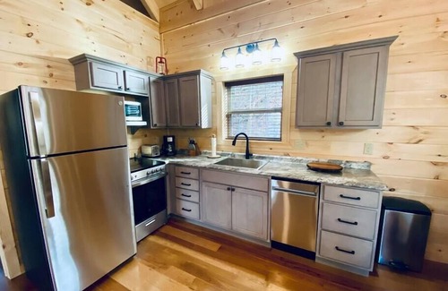 Rogers Cabin | Moonbow Cabin-RRG hot tub-new build