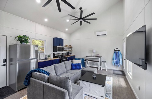 Hammond Cabin | Moonrise Haven Lake-Pool