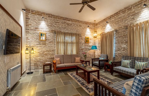 Bhopal Hotel | Moonstone, Bhopal, Amã Stays & Trails