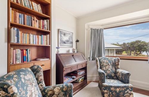 Augusta House | Mooring B on the shoreline