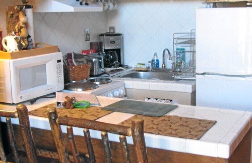 Andrews Cabin | Moose Crossing Cabin.Private, Not Isolated