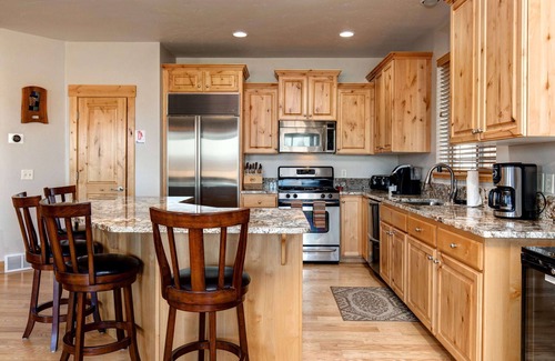 Bear Hollow Village House | Moose Mgmt at Bear Hollow 5639: Pvt HotTub-Balcony w Grill-Fast & Reliable Wi-Fi