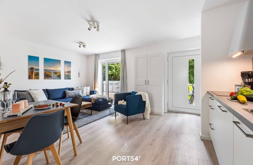 Emmelsbull Apartment | Morgenröte - not far from Sylt, rural, idyllic, North Sea vacation, garden