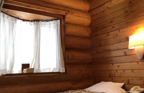Shinano Cabin | Mori no Log Hotel Kamloops
