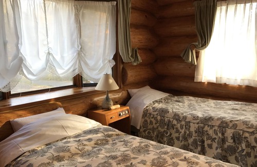 Shinano Cabin | Mori no Log Hotel Kamloops