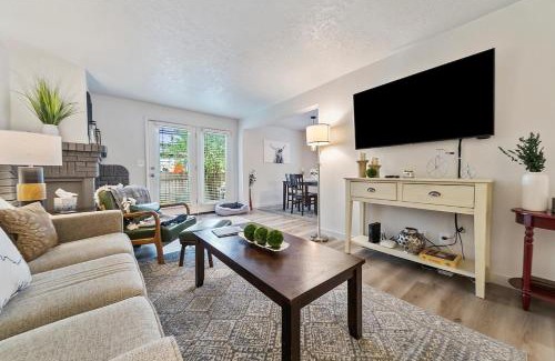 Depot Bench House | Morris Hill Morrison