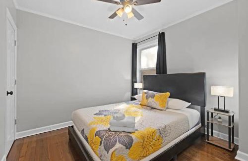 Morton Grove House | Morton Grove w Game Room & Huge Yard