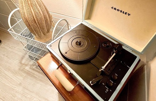 Edgar Cottage | Moss draped oaks and stunning lake front sunsets