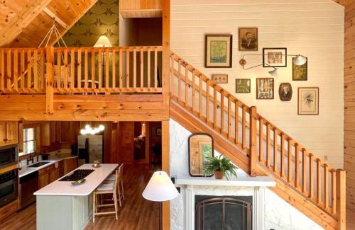 Altamont House | Mossy Falls Cabin by Leavetown Vacations