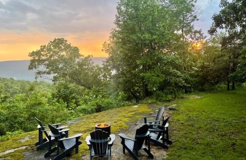 Altamont House | Mossy Falls Cabin by Leavetown Vacations