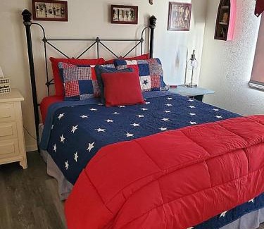 Kaiser Apartment | Most Exquisite View on the Lake! USA Themed fun condo! Host dedicated to creating your next memorable vacation!
