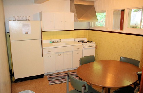 Almo Hotel | Motel #12 at Lynnhurst Resort - Jet Ski Rentals on Site!