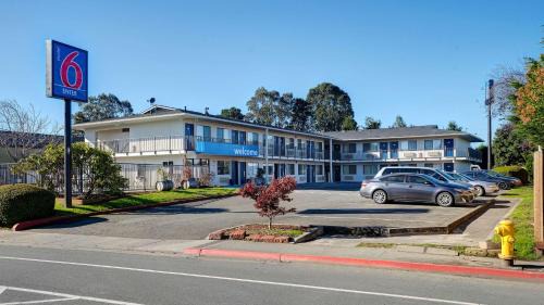Pacific Hotel | Motel 6-Arcata, CA Cal Poly Humboldt