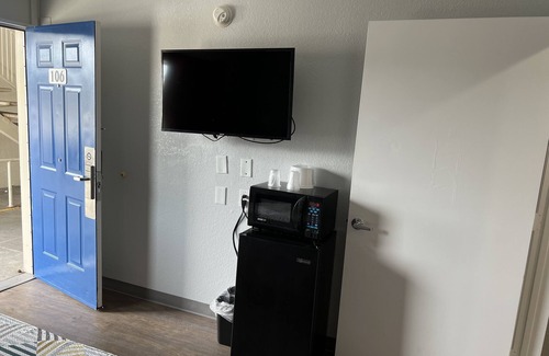 Pacific Hotel | Motel 6 Arcata, CA - Cal Poly Humboldt