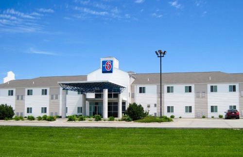 Avoca Hotel | Motel 6-Avoca, IA