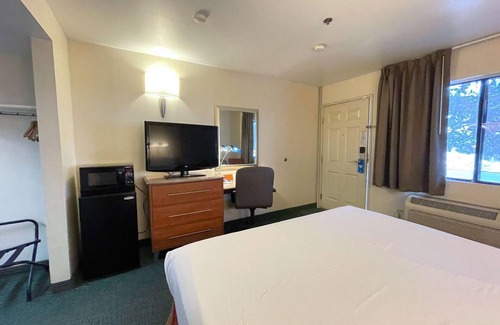 Barstow Hotel | Motel 6 Barstow, CA – I15 and Lenwood Road