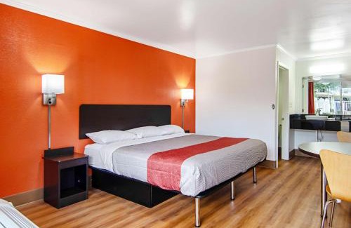 Bay Minette Hotel | Motel 6-Bay Minette, AL