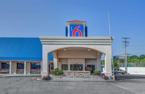 Calhoun Hotel | Motel 6-Calhoun, GA