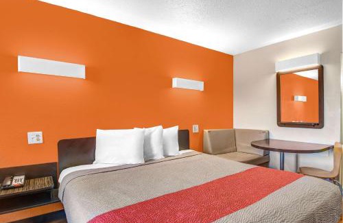 Calhoun Hotel | Motel 6-Calhoun, GA