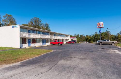 Icard Hotel | Motel 6-Connellys Springs, NC