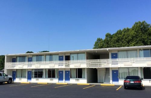 Icard Hotel | Motel 6-Connellys Springs, NC