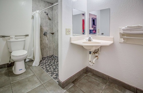Conroe Hotel | Motel 6 Conroe, TX