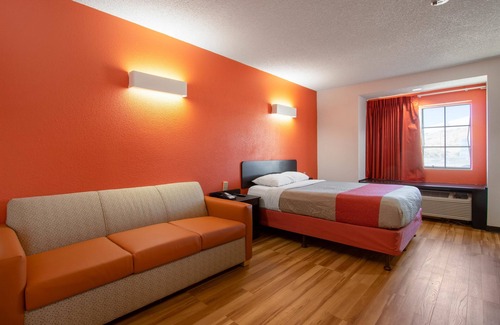 Biggs Field Hotel | Motel 6 El Paso, TX - Southeast