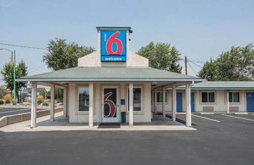 Fallon Hotel | Motel 6-Fallon, NV
