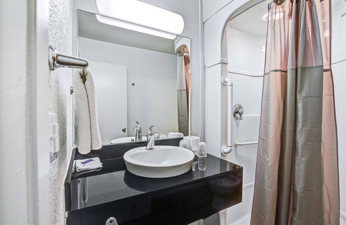 Green Bay Hotel | Motel 6 Green Bay, WI