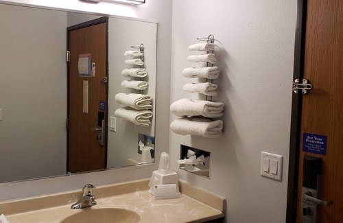 Kewanee Hotel | Motel 6 Kewanee, IL