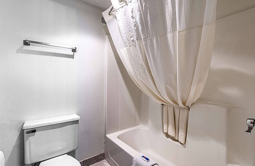 Kewanee Hotel | Motel 6 Kewanee, IL